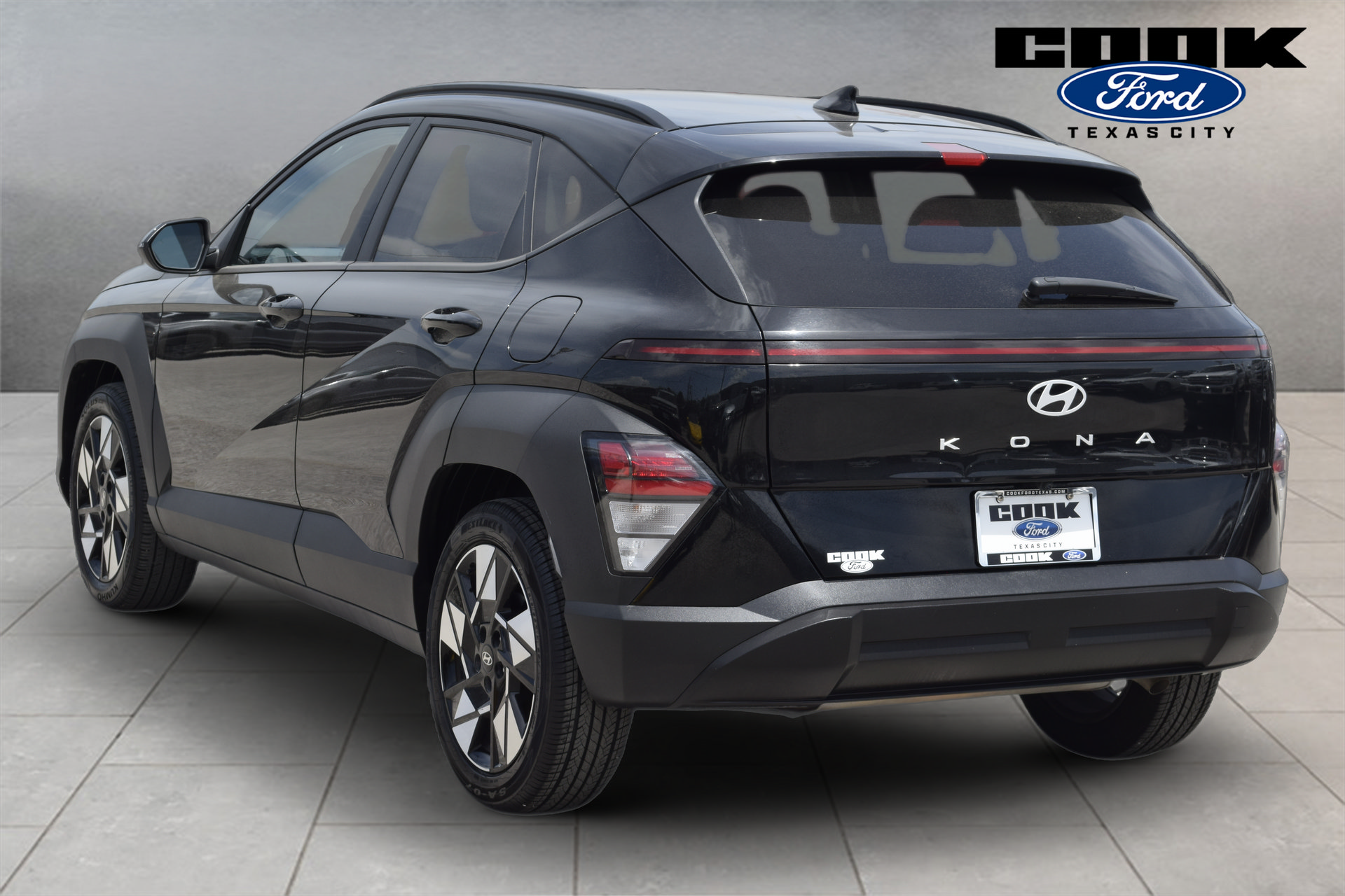Used 2025 Hyundai Kona SEL FWD image 4