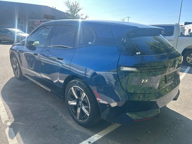 Used 2022 BMW iX xDrive50 w/ Premium Package AWD/4WD image 5