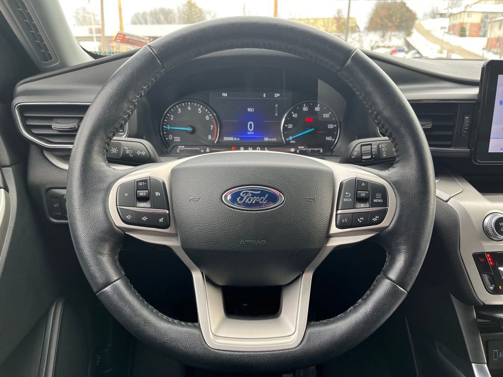 Certified 2022 Ford Explorer XLT w/ Equipment Group 202A image 15