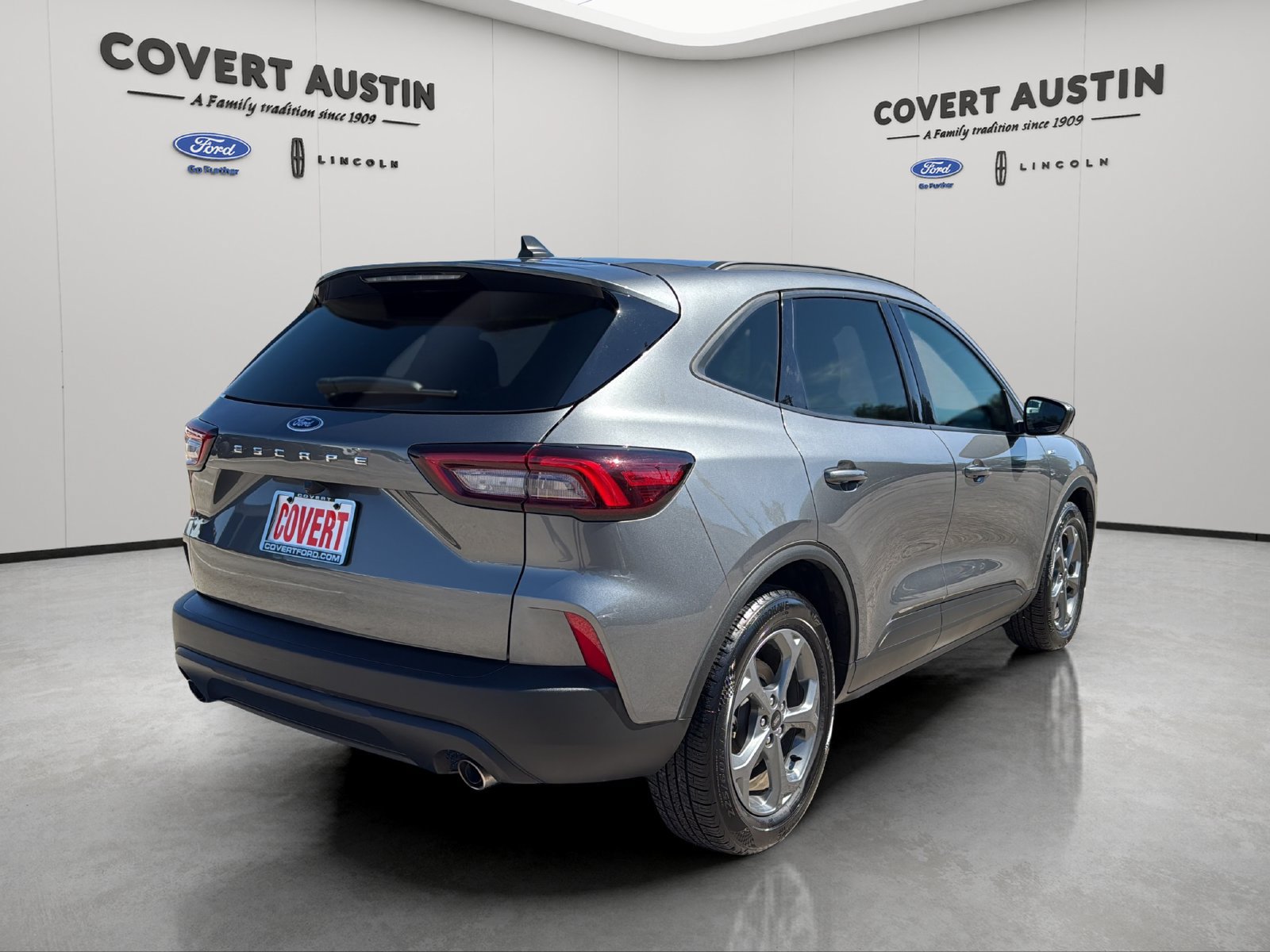 Certified 2025 Ford Escape ST-Line FWD image 4