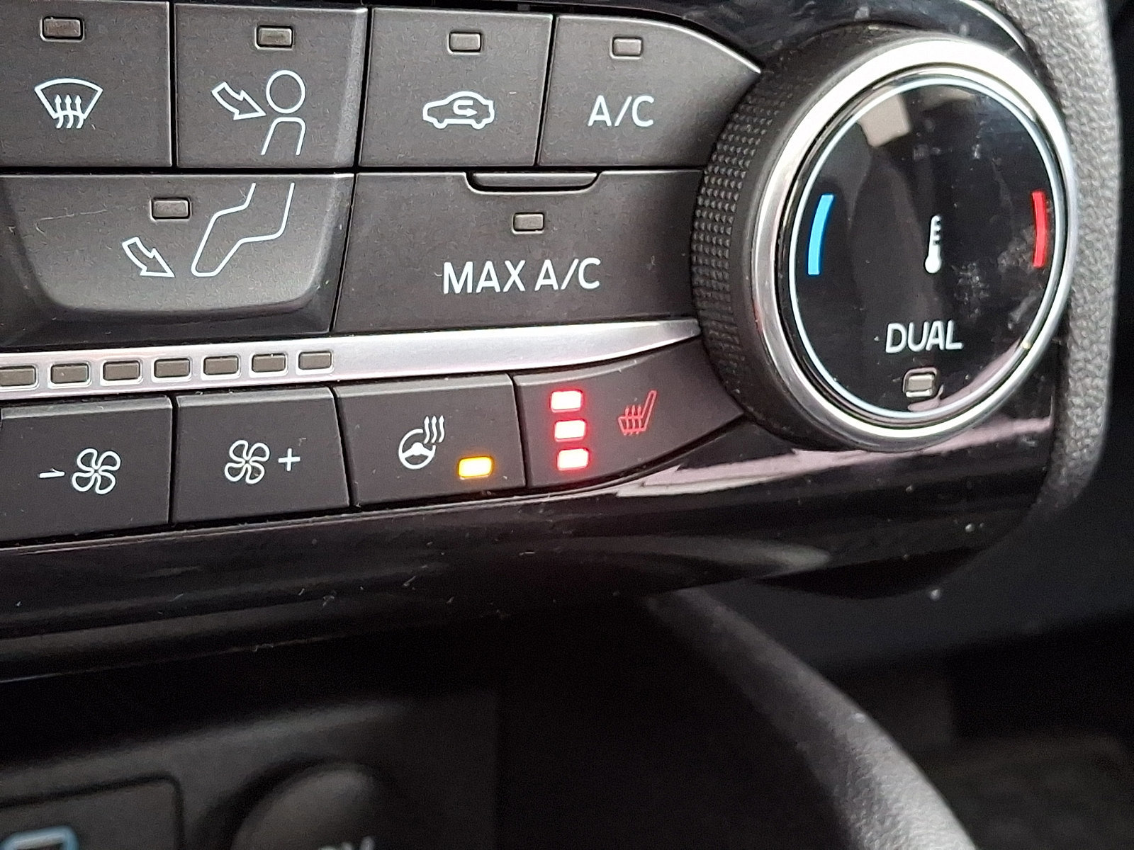 Certified 2022 Ford Escape SEL w/ SEL Stealth AWD Package image 32