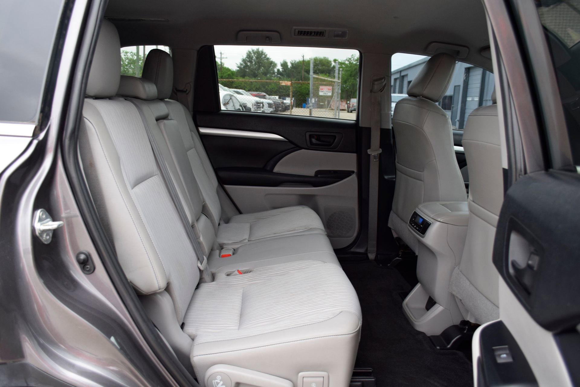 Used 2019 Toyota Highlander Plus FWD image 24