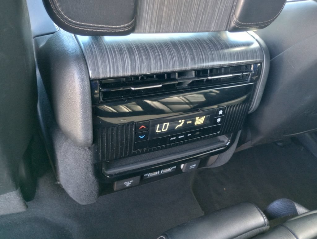 Used 2024 Jeep Wagoneer L Series II w/ Flexible Seating Group AWD/4WD image 16