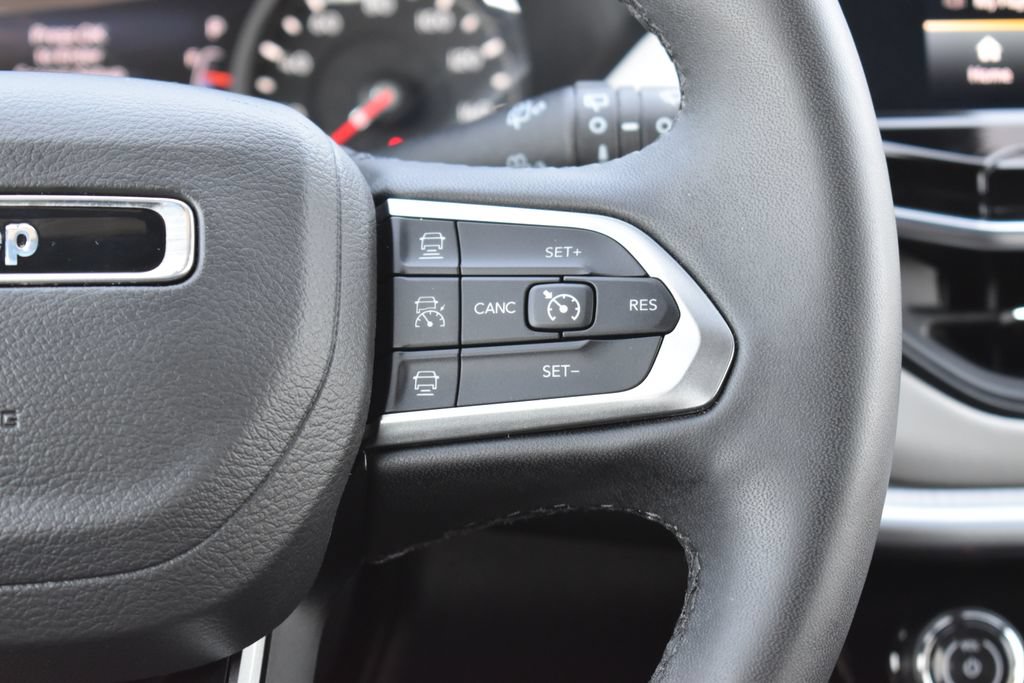 Used 2025 Jeep Compass Limited AWD/4WD image 19