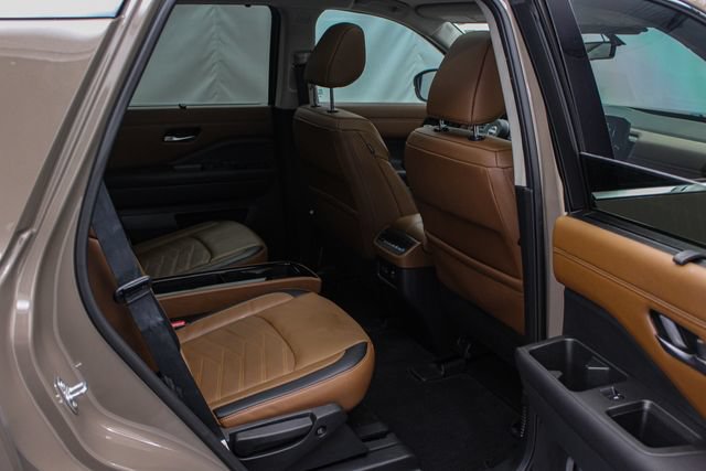 Used 2024 Nissan Pathfinder Platinum w/ Lighting Package (N93) AWD/4WD image 14