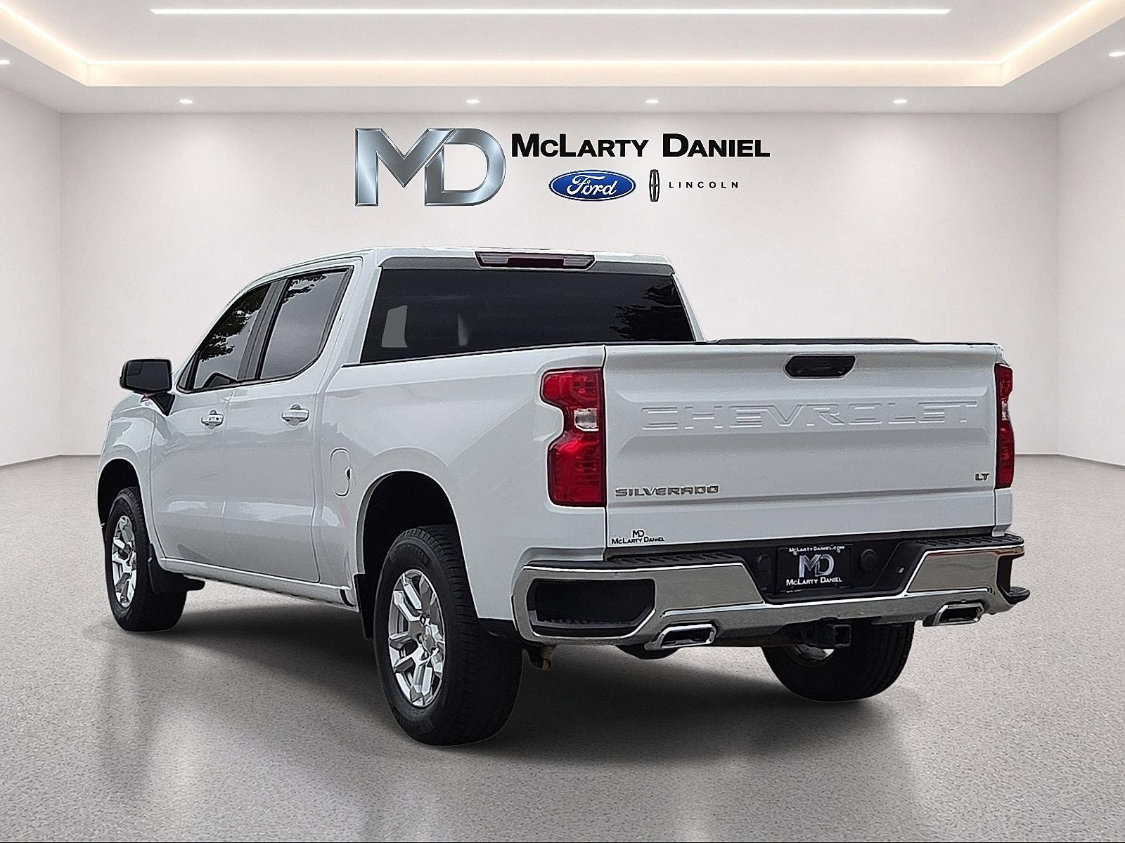 Used 2024 Chevrolet Silverado 1500 LT AWD/4WD image 4