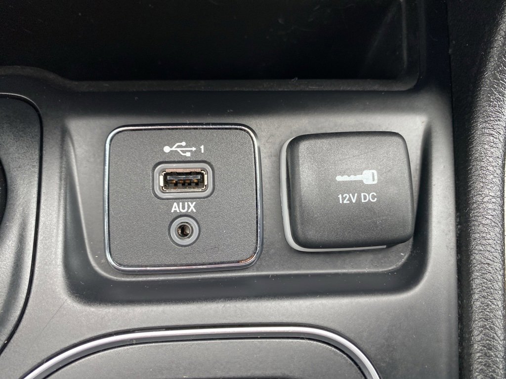 Used 2021 Jeep Cherokee Latitude Lux w/ Comfort/Convenience Group image 35