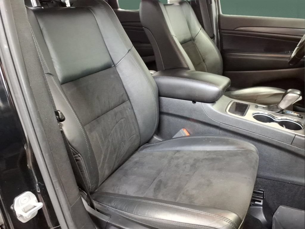 Used 2021 Jeep Grand Cherokee Laredo X AWD/4WD image 12