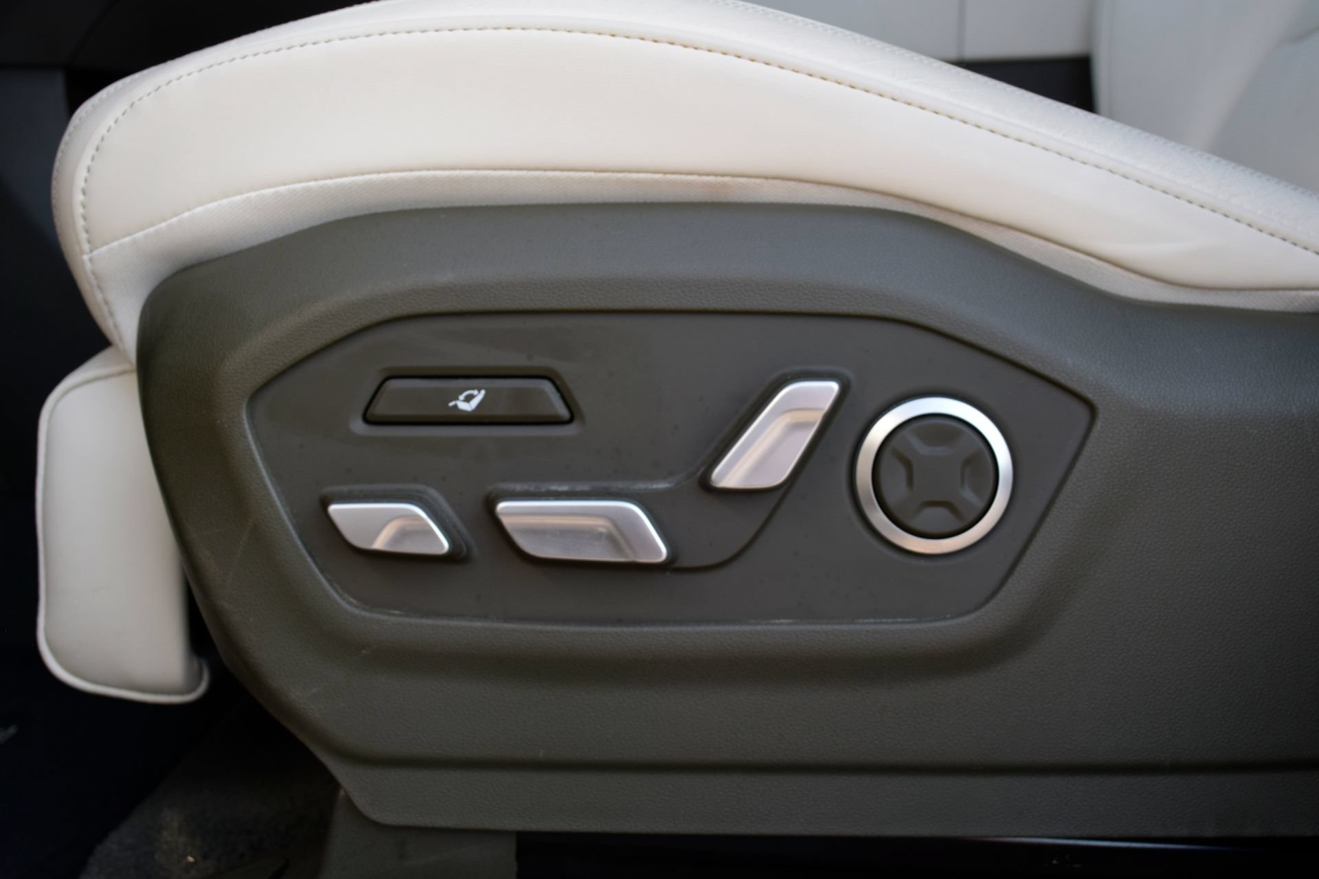 Used 2024 Hyundai Santa Fe Calligraphy FWD image 14