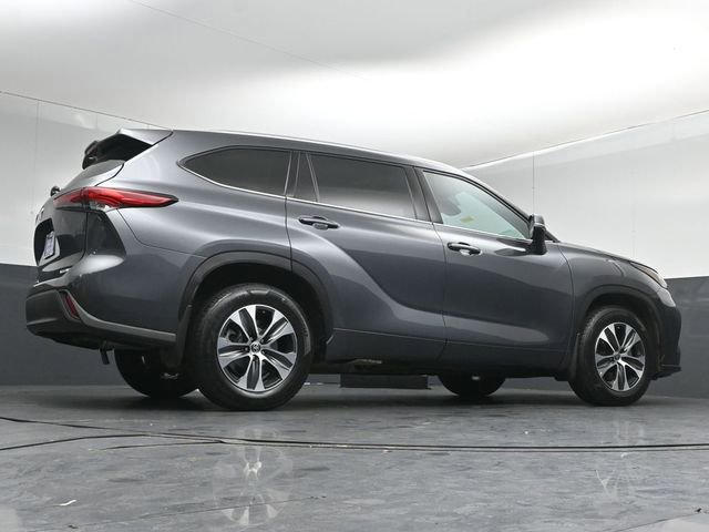 Used 2021 Toyota Highlander XLE AWD/4WD image 44