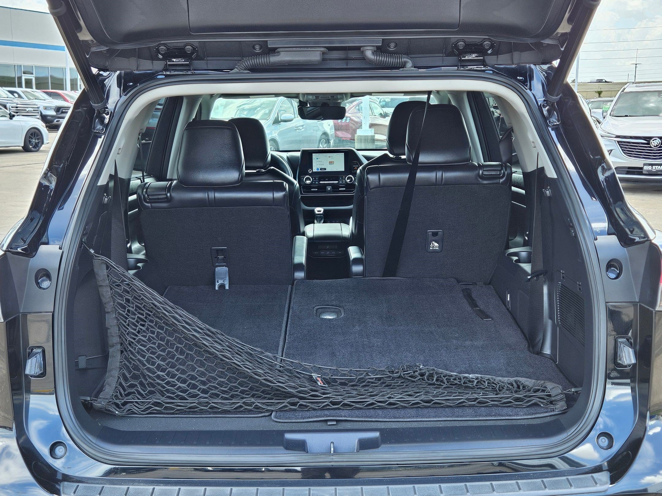 Used 2023 Toyota Highlander XLE FWD image 29