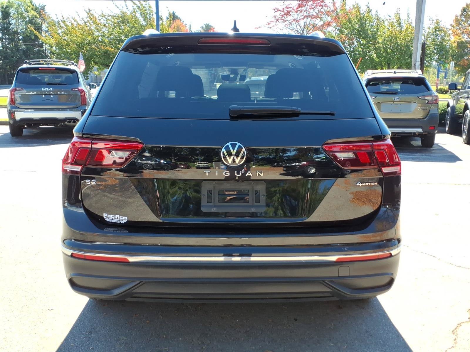 Used 2022 Volkswagen Tiguan SE AWD/4WD image 3