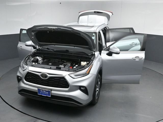 Used 2021 Toyota Highlander XLE AWD/4WD image 51