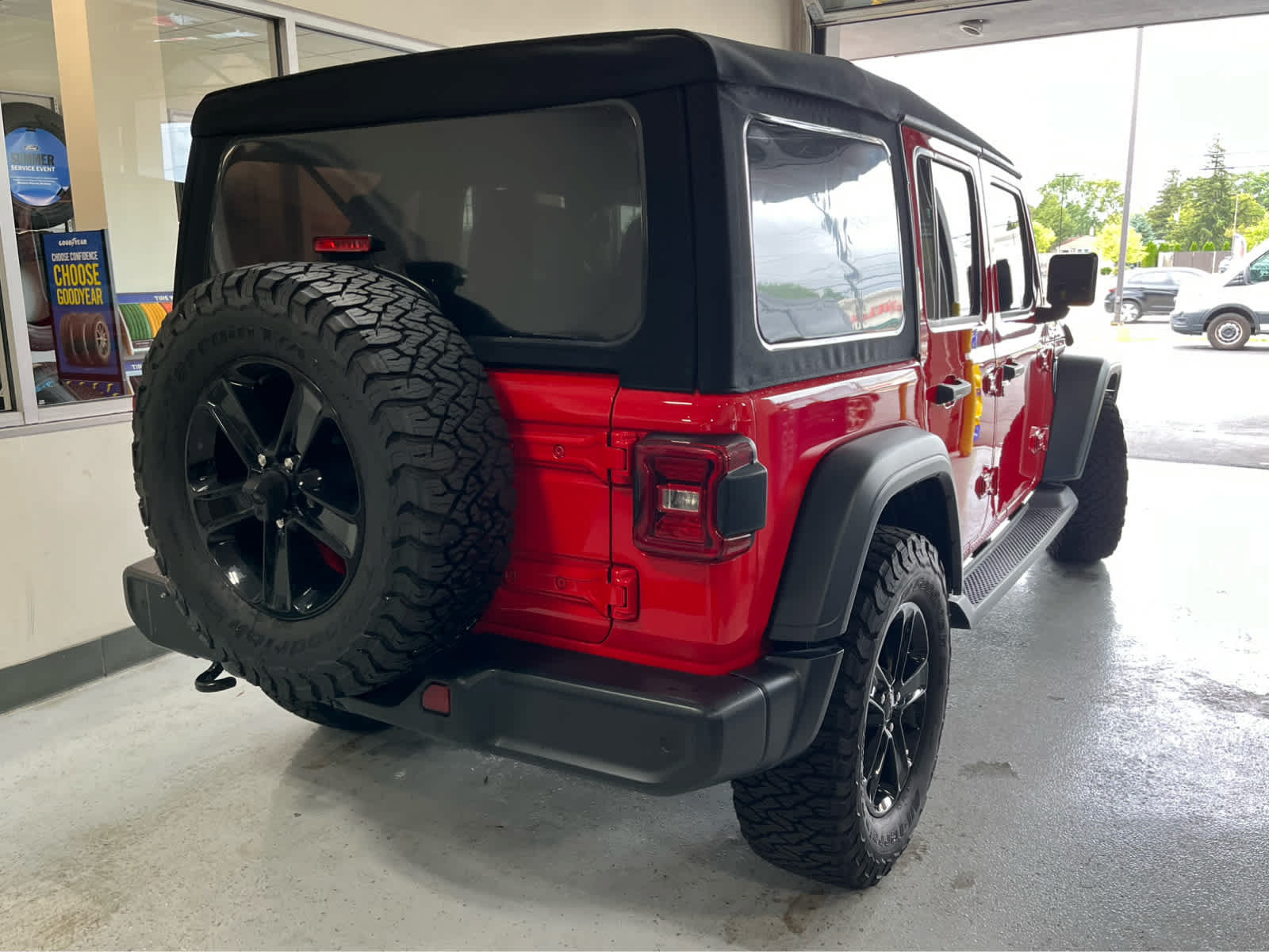Used 2022 Jeep Wrangler Unlimited Sport AWD/4WD image 9