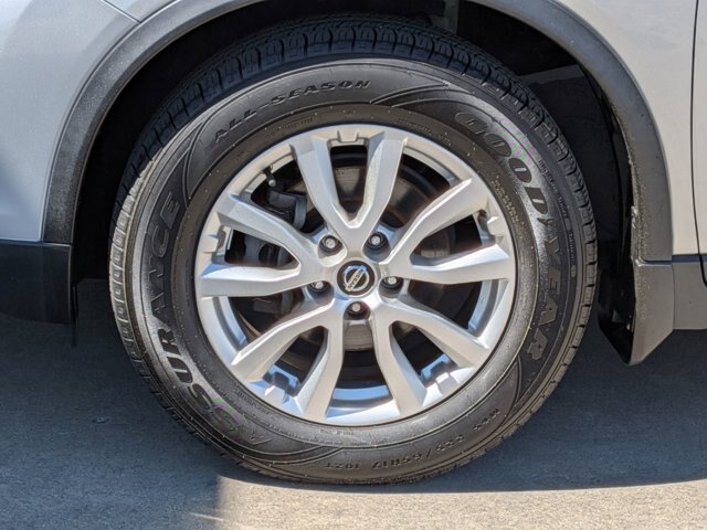Used 2020 Nissan Rogue S w/ Special Edition Package FWD image 11
