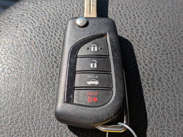 Used 2020 Toyota Camry SE FWD image 25