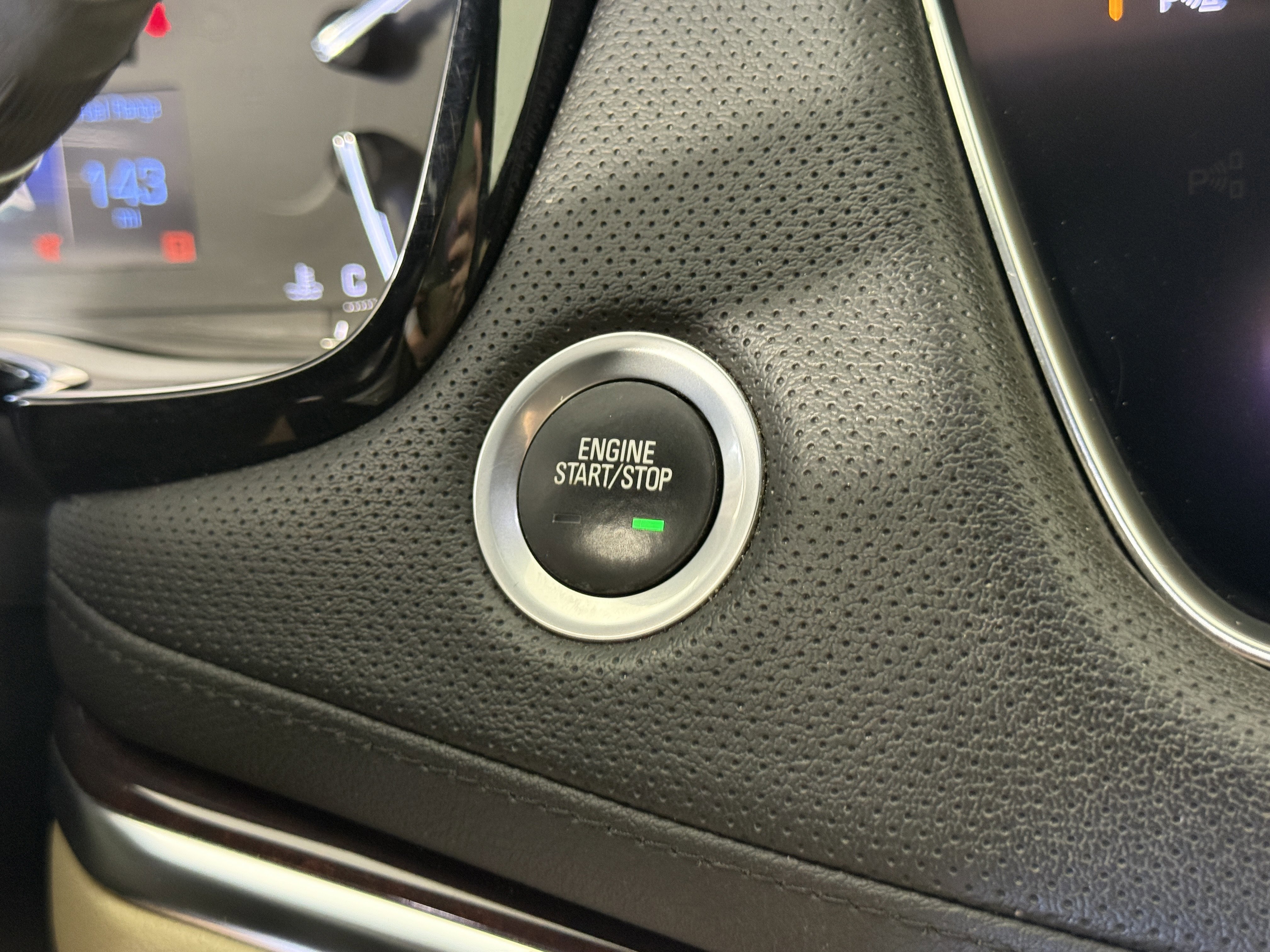 Used 2018 Cadillac XT5 Luxury w/ Driver Awareness Package image 28