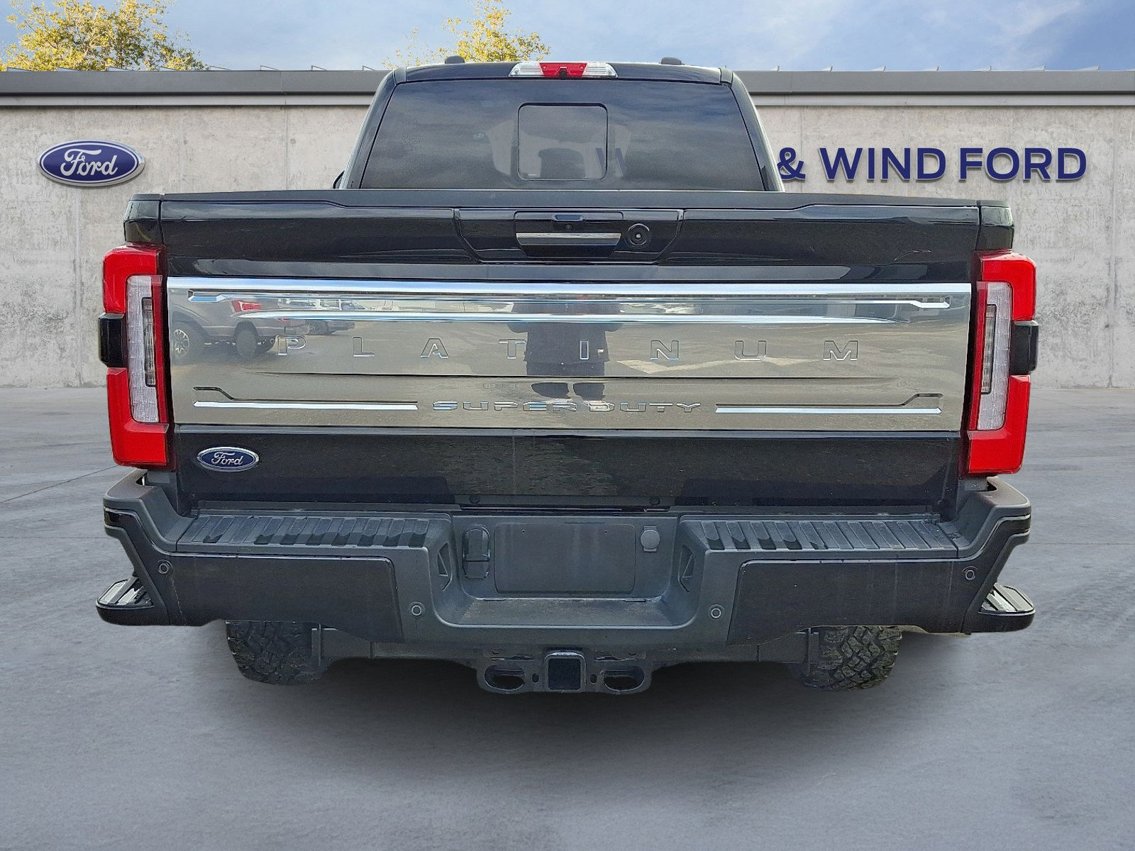 Certified 2024 Ford F250 Platinum w/ Tremor Off-Road Package image 3