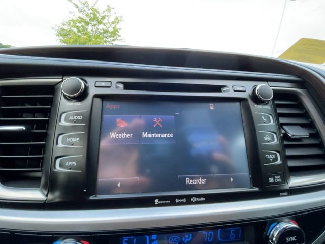 Used 2019 Toyota Highlander XLE AWD/4WD image 24