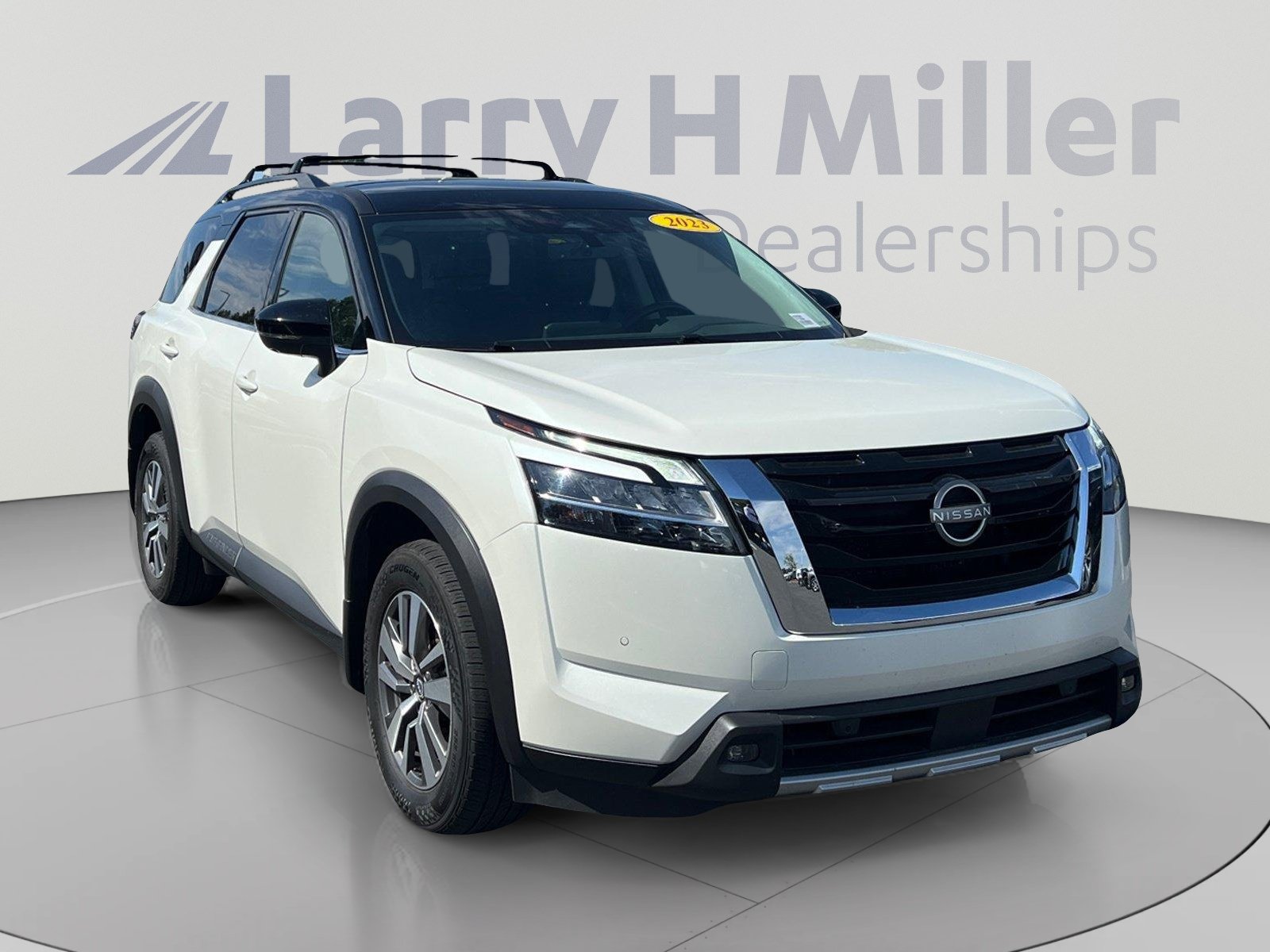 Used 2023 Nissan Pathfinder SL AWD/4WD image 7