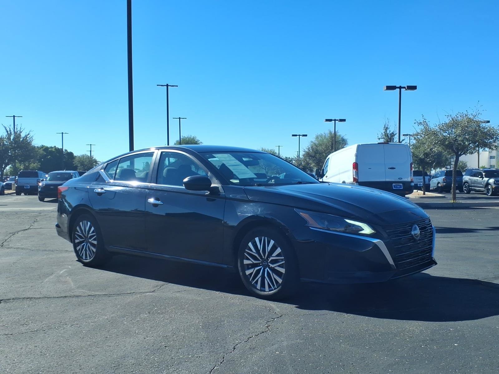 Used 2025 Nissan Altima 2.5 SV FWD image 7