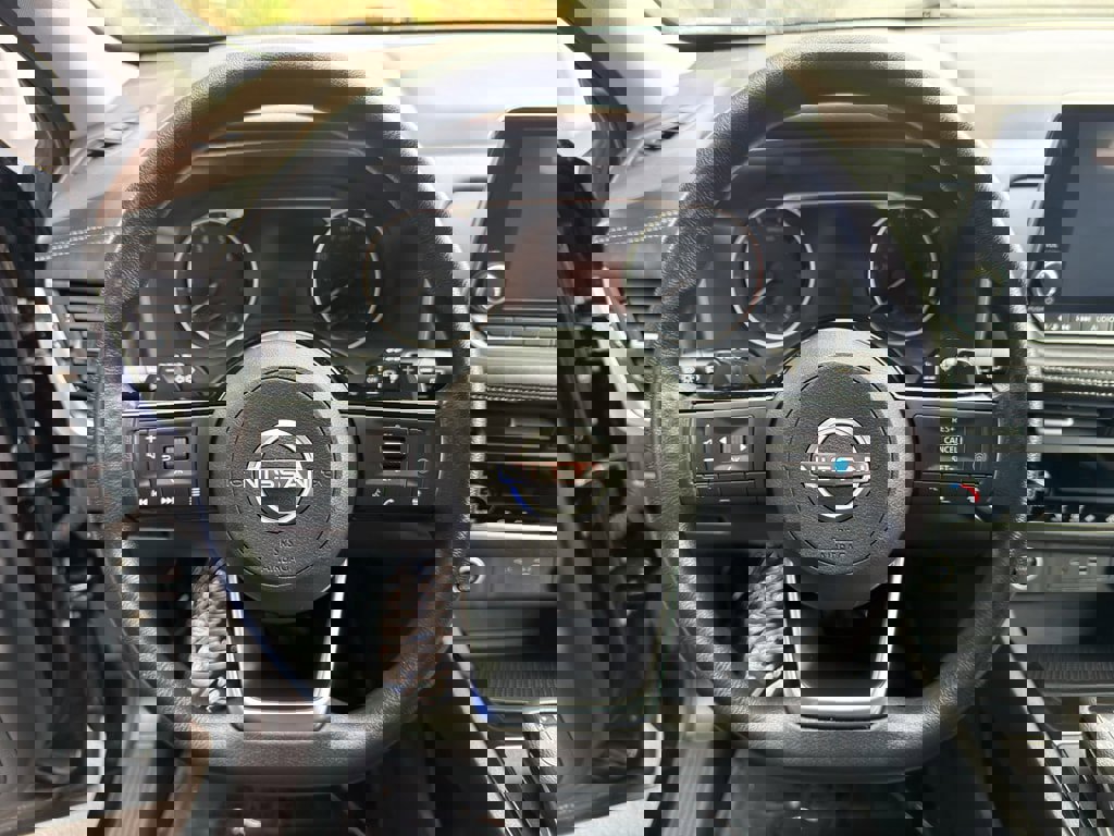 Used 2023 Nissan Rogue SV image 19