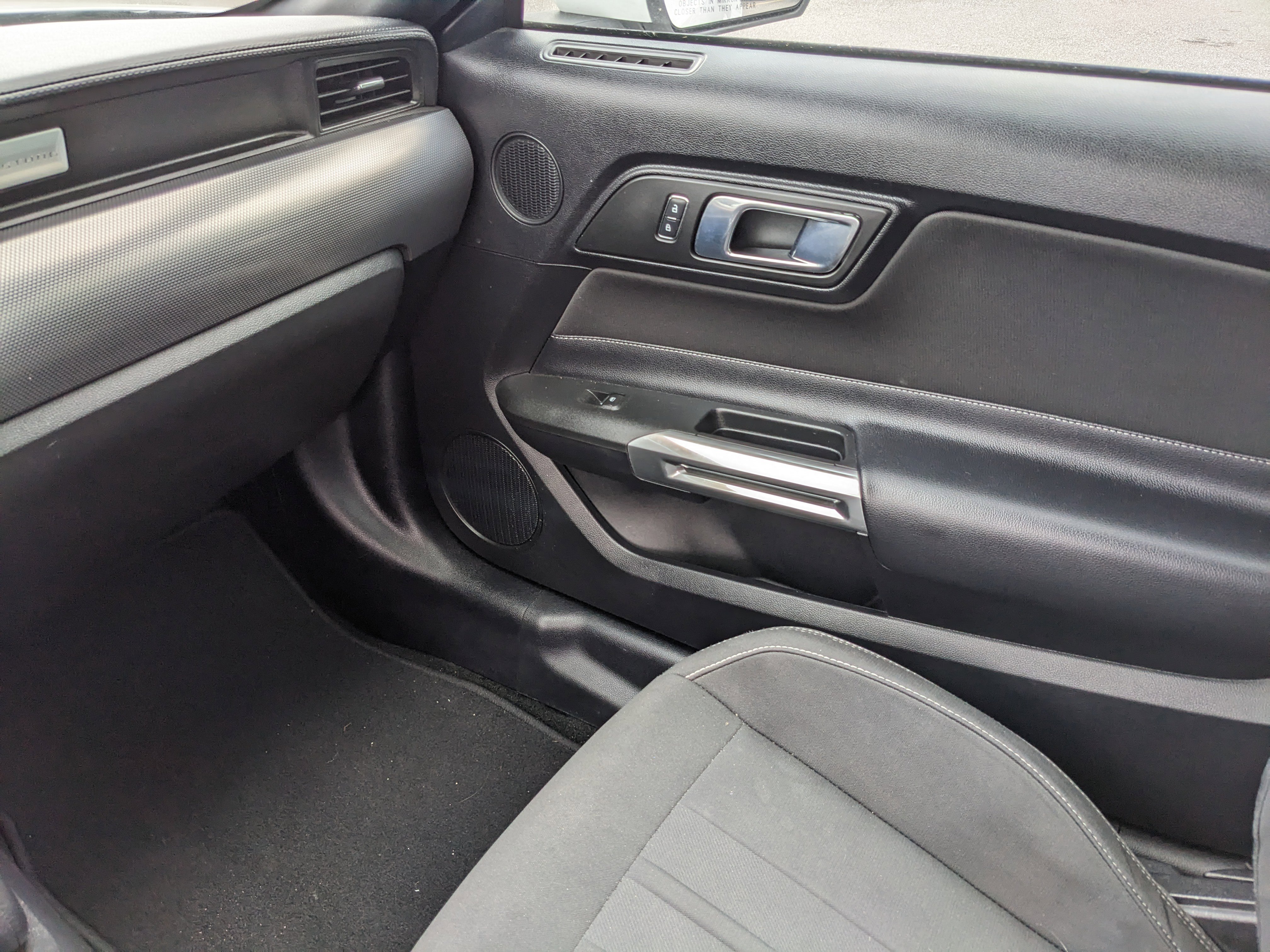 Certified 2018 Ford Mustang Convertible w/ Equipment Group 101A image 17