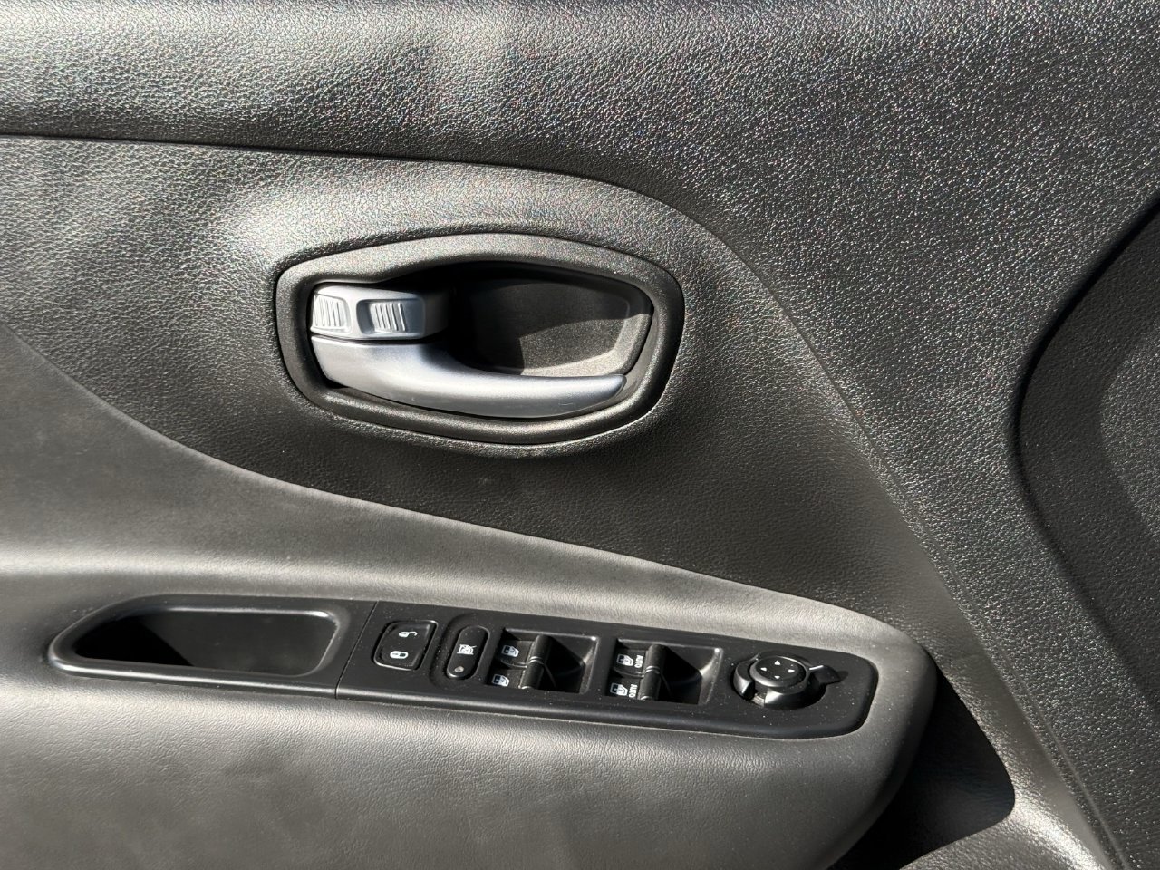 Used 2019 Jeep Renegade Limited AWD/4WD image 22