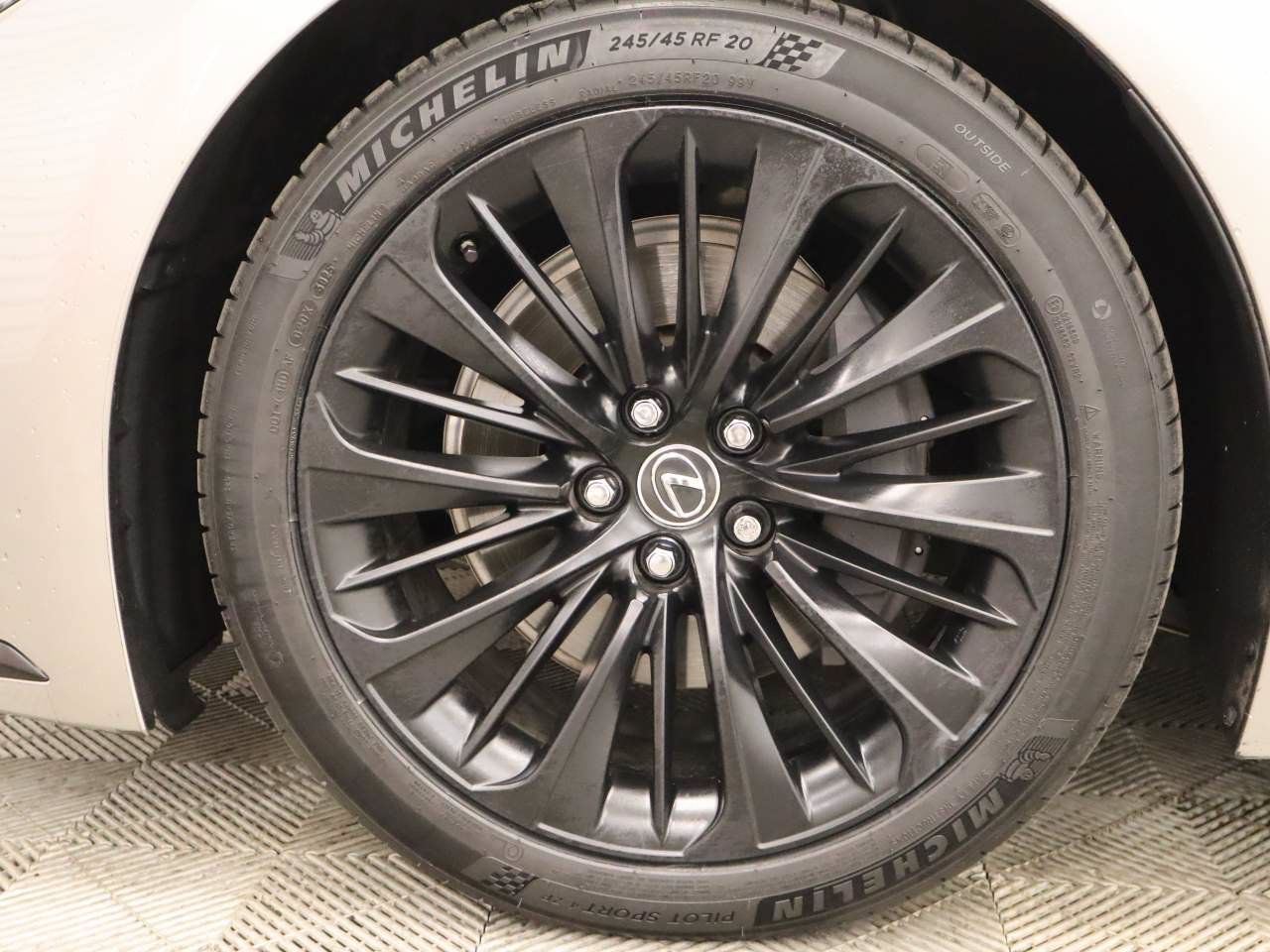 Used 2022 Lexus LS 500 w/ Interior Upgrade Package RWD image 6