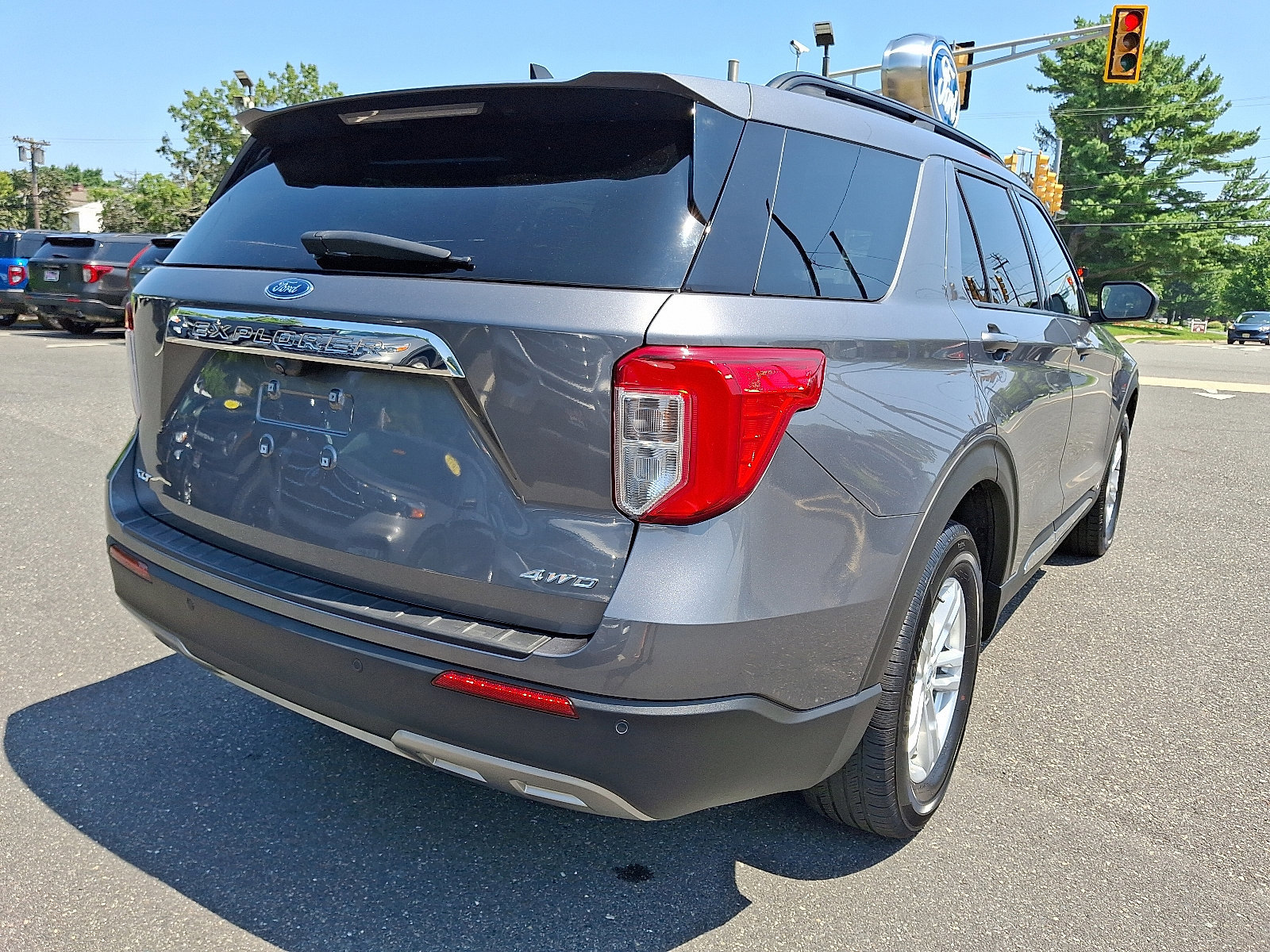 Certified 2022 Ford Explorer XLT w/ Equipment Group 202A image 4