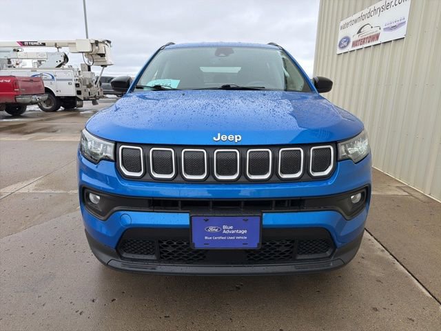 Used 2022 Jeep Compass Latitude image 3