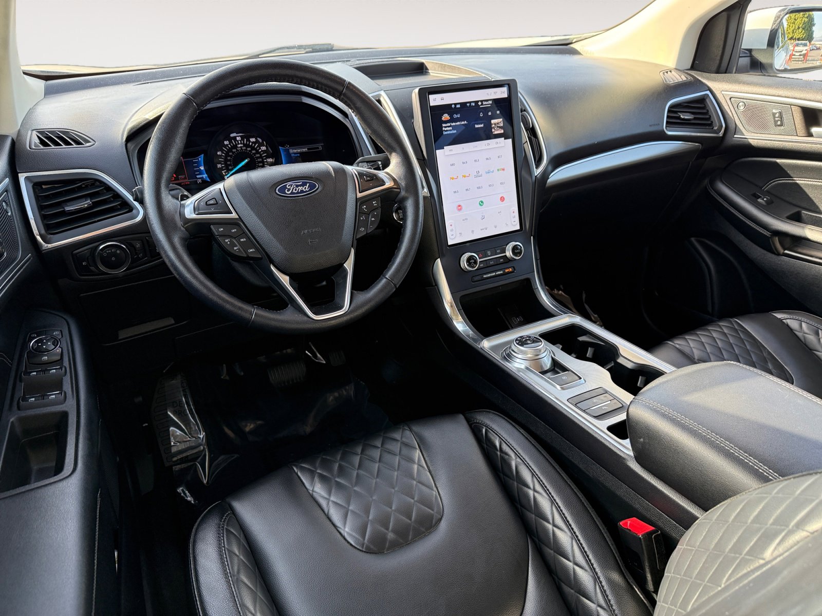 Certified 2023 Ford Edge Titanium w/ Class II Trailer Tow Package image 15