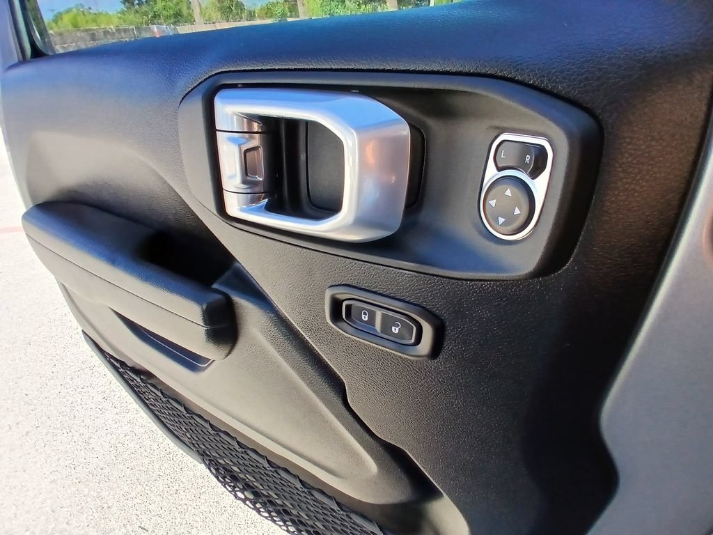Used 2021 Jeep Wrangler Unlimited Rubicon AWD/4WD image 12