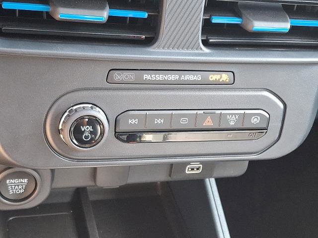 Certified 2025 Ford Maverick Lobo image 16