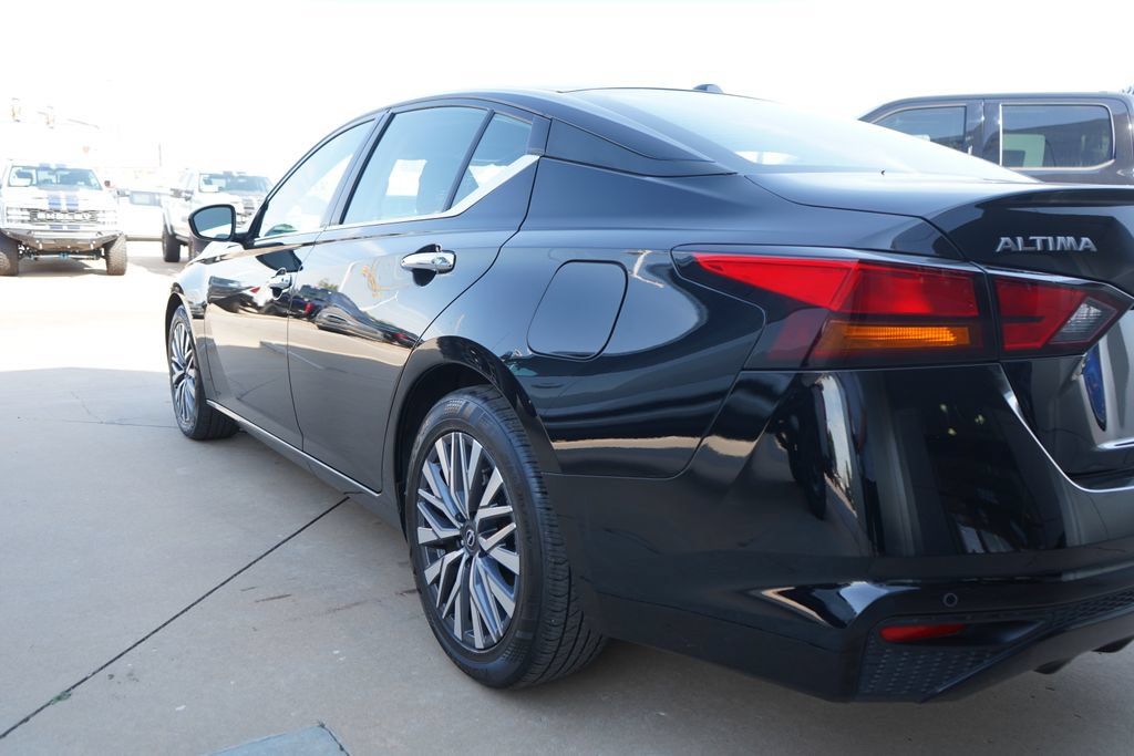 Used 2025 Nissan Altima 2.5 SV FWD image 8