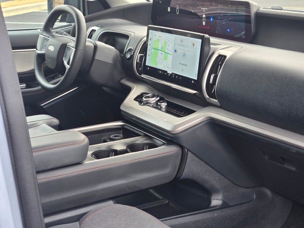Certified 2025 Ford Expedition Active AWD/4WD image 9