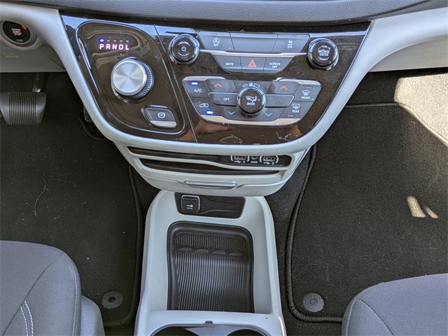 Used 2023 Chrysler Voyager LX image 18