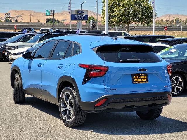 Used 2024 Chevrolet Trax RS w/ Sunroof Package FWD image 6