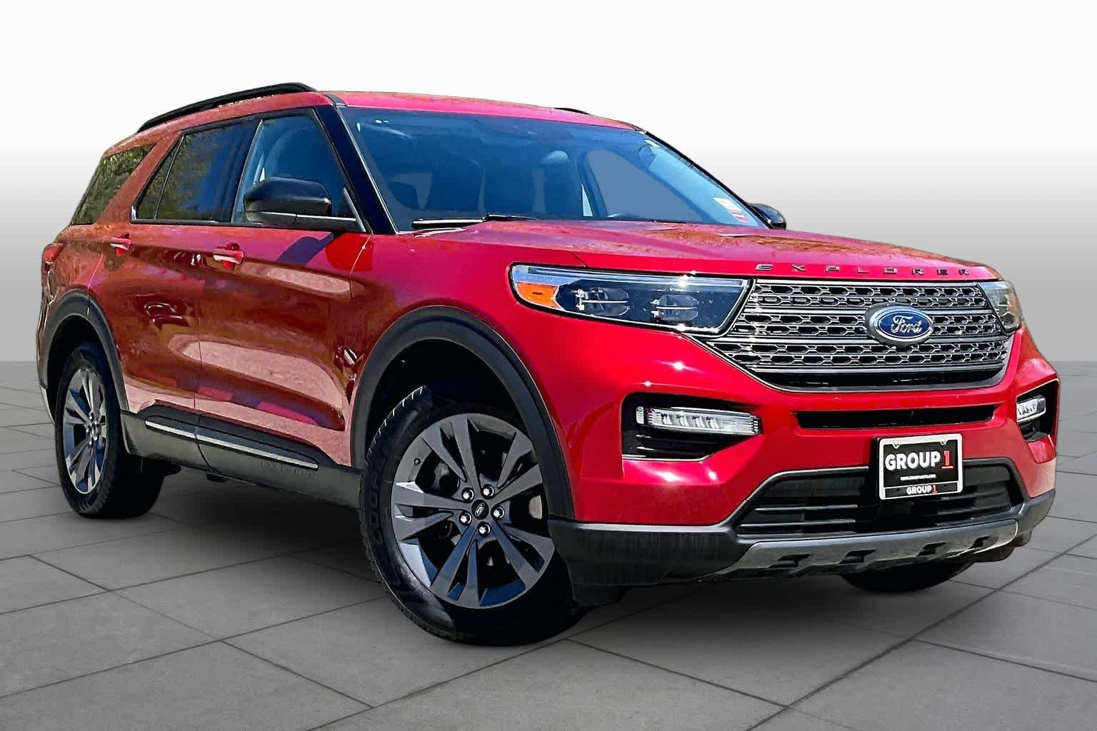 Certified 2023 Ford Explorer XLT w/ Equipment Group 202A AWD/4WD image 3