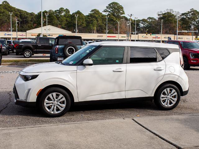 Used 2023 Kia Soul LX image 3