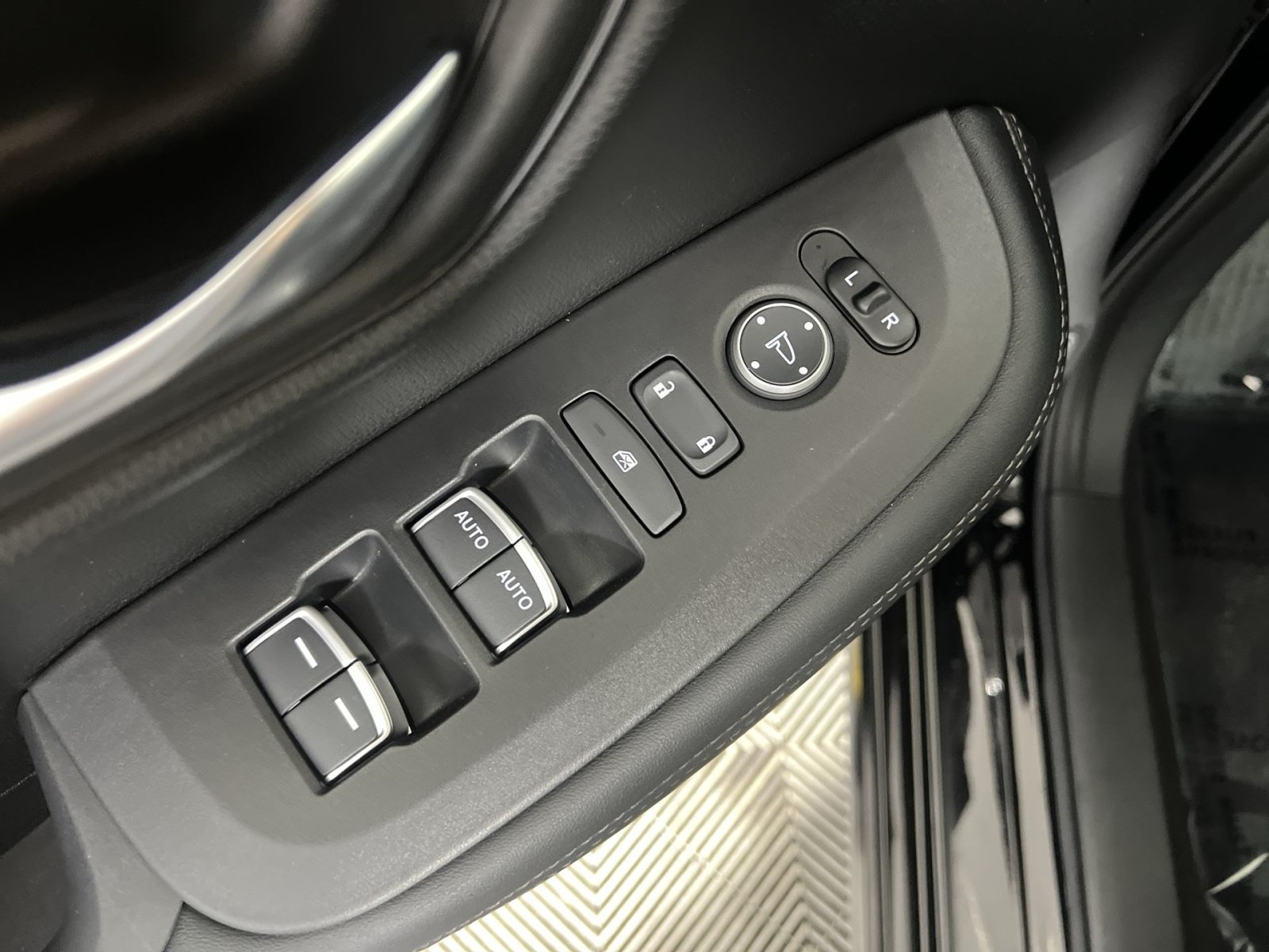 Used 2023 Honda HR-V EX-L image 15