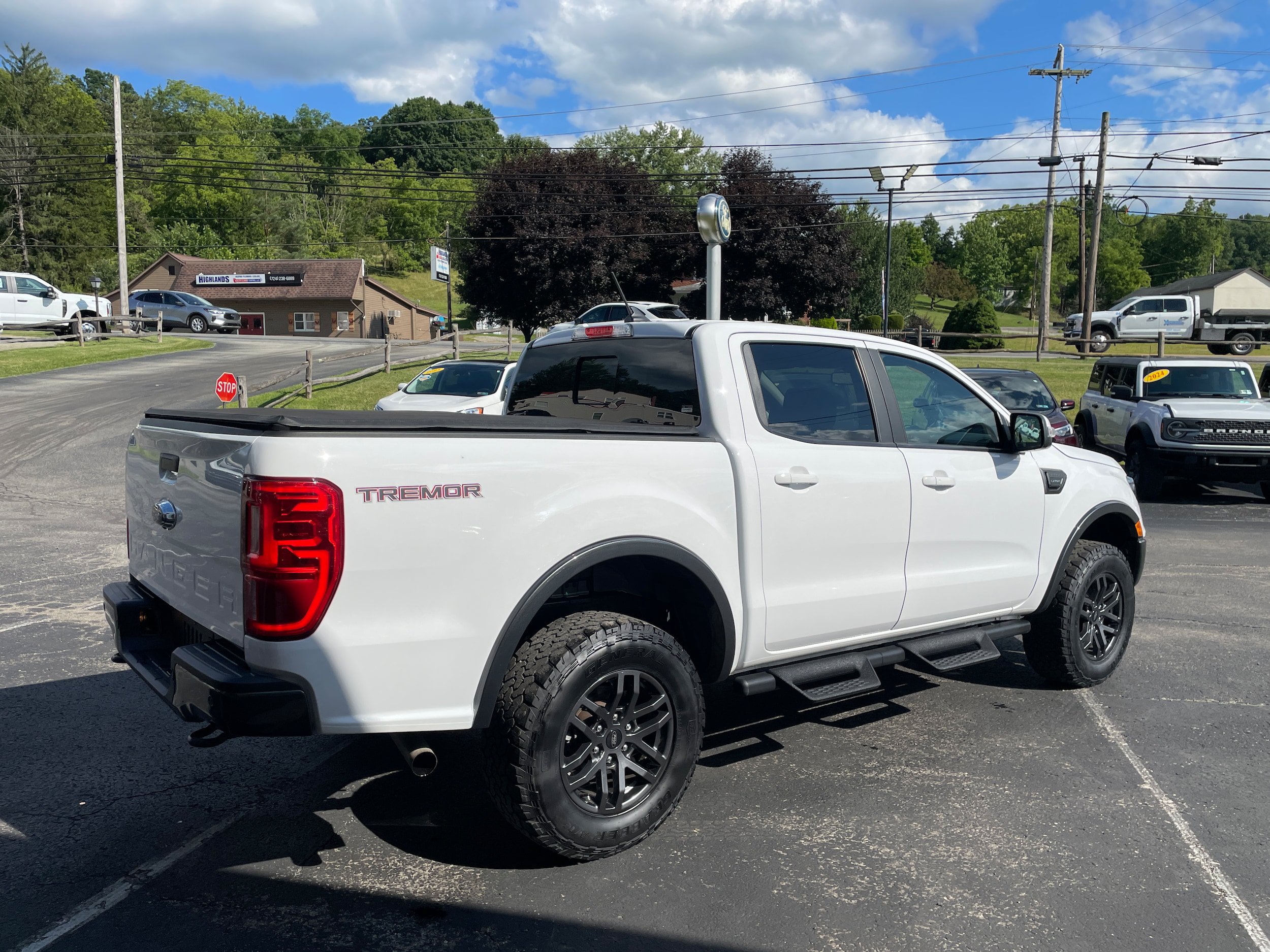 Certified 2023 Ford Ranger Lariat w/ Tremor Off-Road Package AWD/4WD image 5