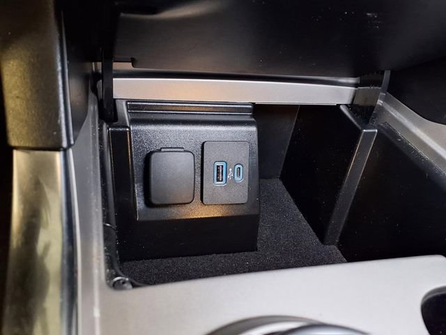 Certified 2023 Ford Explorer XLT w/ Equipment Group 202A RWD image 9