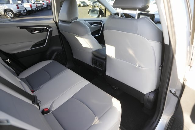 Used 2020 Toyota RAV4 XLE Premium image 15