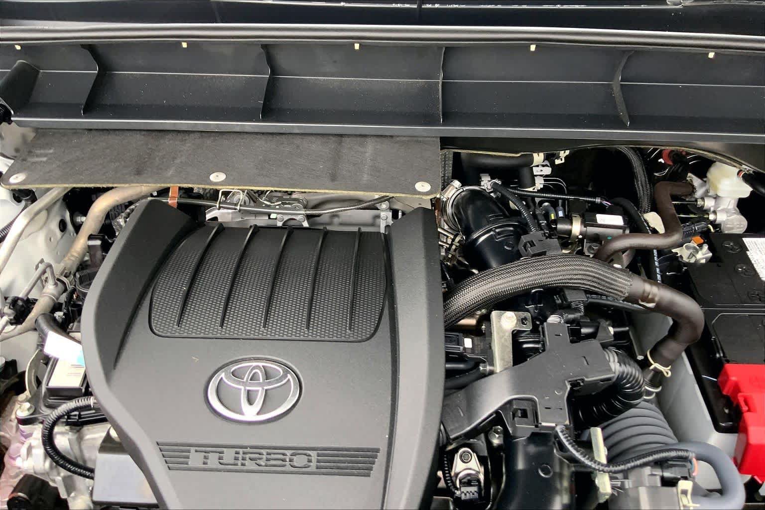 Used 2025 Toyota Highlander LE AWD/4WD image 32