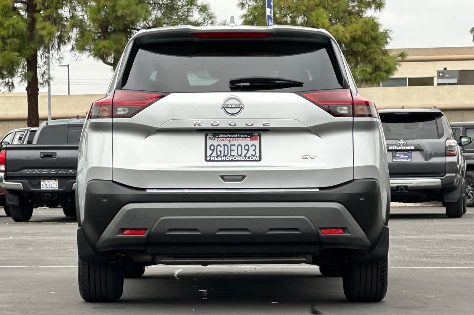 Used 2023 Nissan Rogue SV image 4