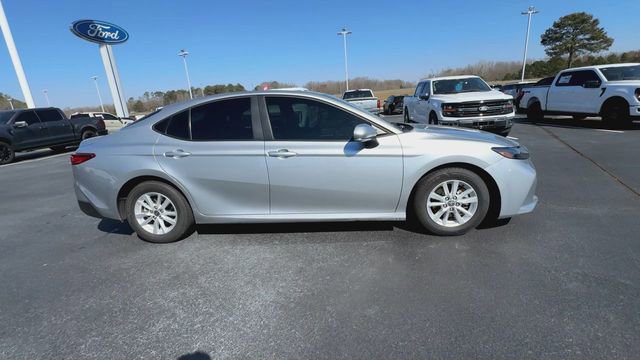 Used 2025 Toyota Camry LE image 8
