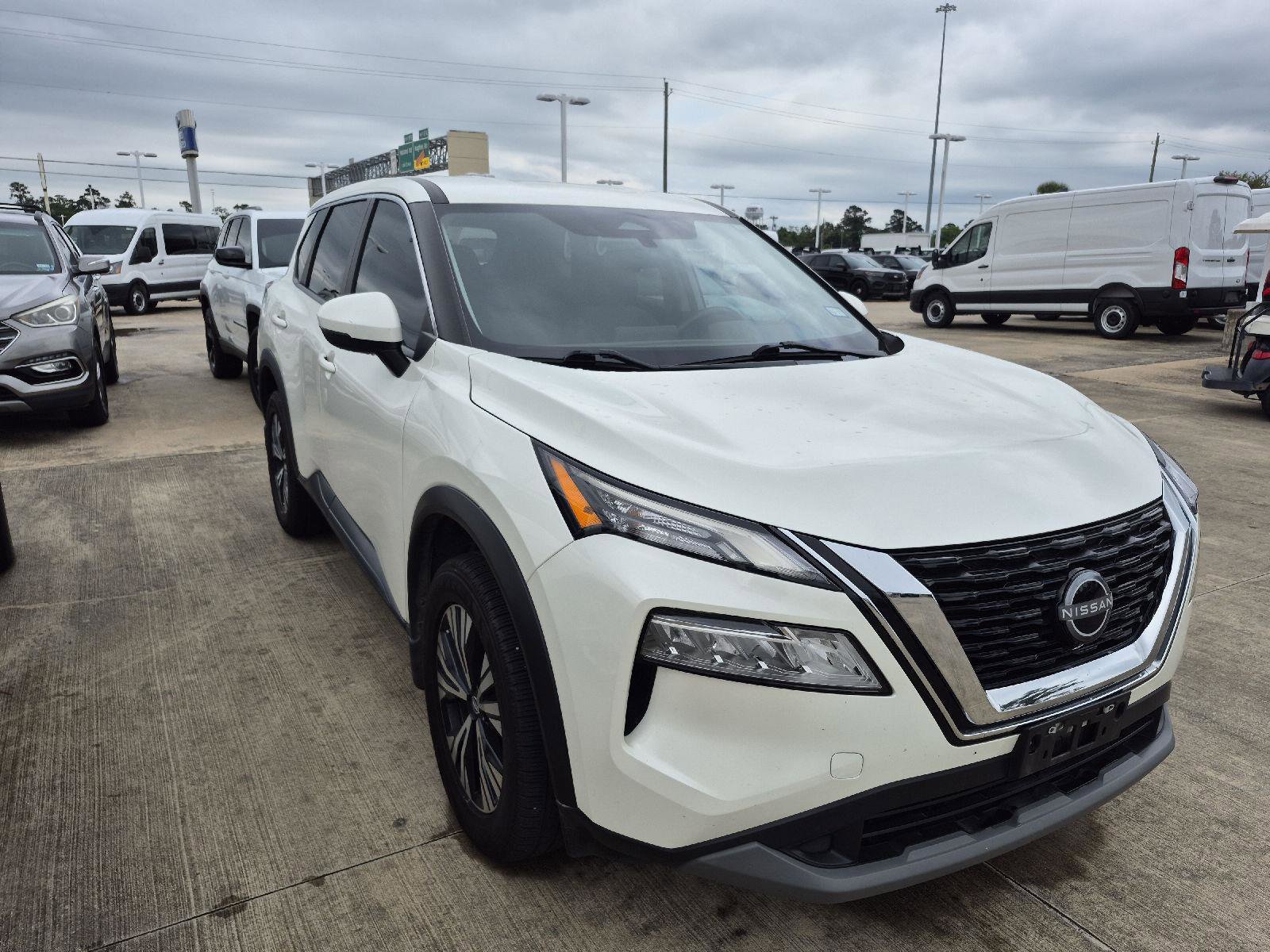 Used 2022 Nissan Rogue SV FWD image 2