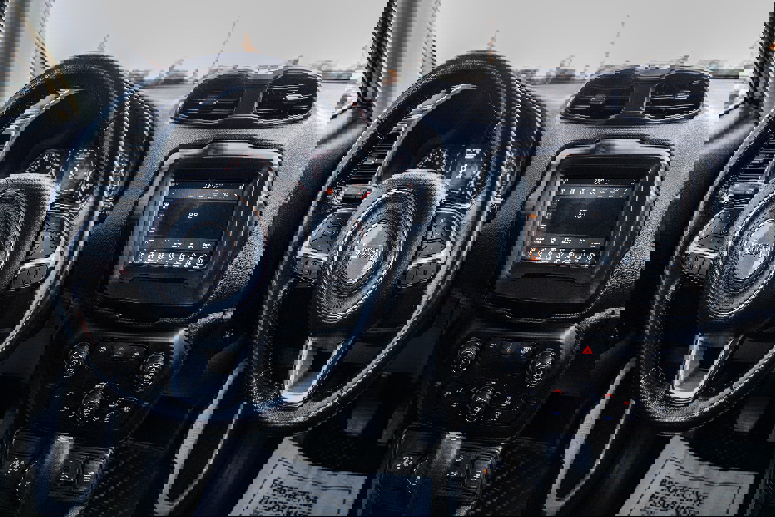 Used 2018 Jeep Renegade Latitude w/ Cold Weather Group image 15