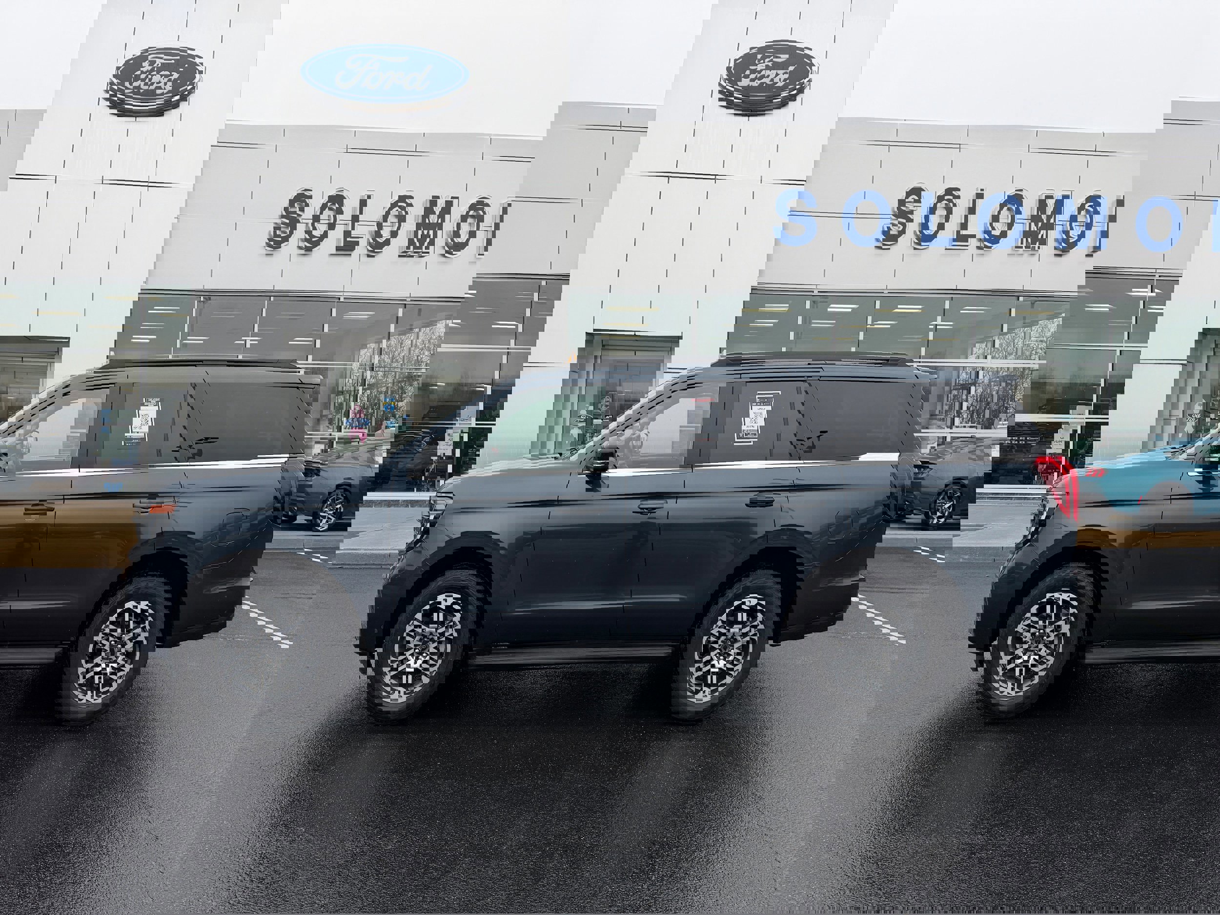 Certified 2025 Ford Expedition Active image 6